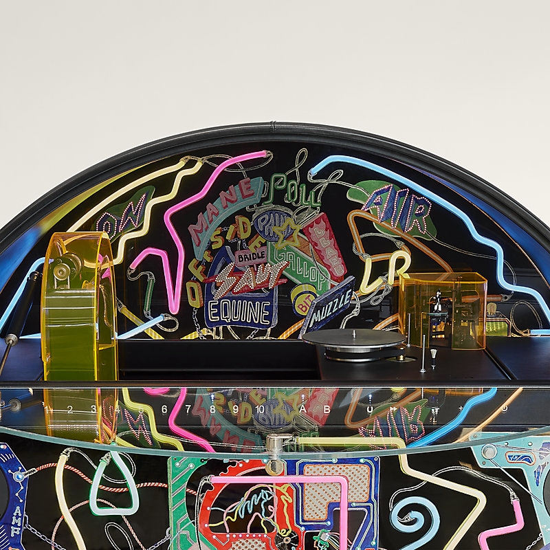 エルメス 風車 オブジェ zim & zou's flying horse paper installation adorns Hermès tokyo